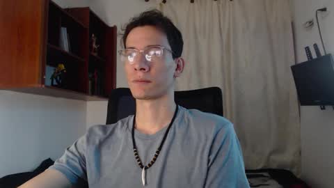 Axel online show from November 10, 4:37 am