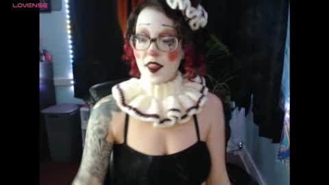 Snapshot of thedaisymoon chatting on October 19, 3:11 am thedaisymoon online show from October 19, 3:11 am