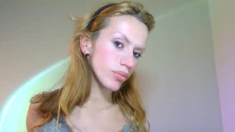 Snapshot of thedollxxxperience chatting on October 18, 8:46 pm Yolanda online show from October 18, 8:46 pm