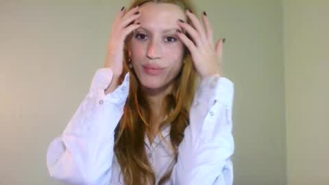 Snapshot of thedollxxxperience chatting on October 9, 8:25 pm Yolanda online show from October 9, 8:25 pm