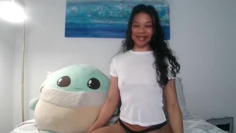 Snapshot of thedreamteam23 chatting on February 24, 3:44 am Pizzababe22 online show from February 24, 3:44 am