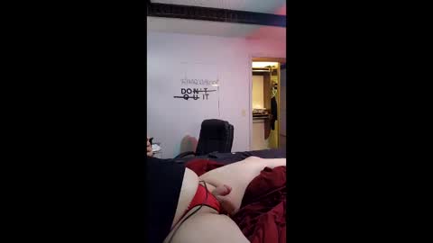 theejerbear1983 online show from April 12, 4:27 am