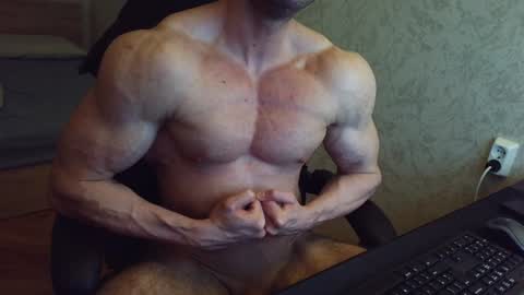 Snapshot of thefitgiant chatting on January 30, 8:42 pm Vince online show from January 30, 8:42 pm