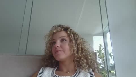 Snapshot of theislandgirl chatting on September 18, 10:14 pm Lily Marie online show from September 18, 10:14 pm