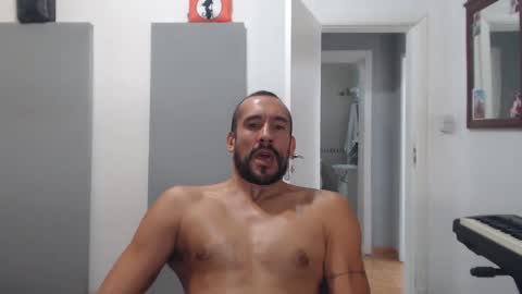 Snapshot of thekingofpains chatting on January 8, 2:25 pm KINGOFPAINS online show from January 8, 2:25 pm