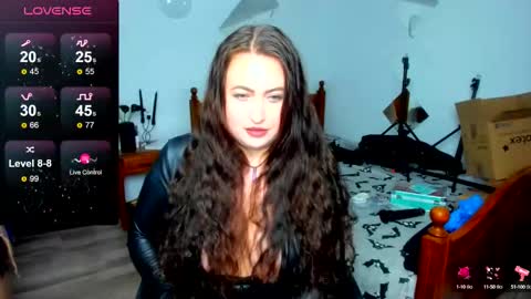 Snapshot of thenaughtygf chatting on September 27, 10:18 pm thenaughtygf online show from September 27, 10:18 pm
