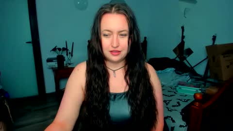 Snapshot of thenaughtygf chatting on September 23, 10:05 pm thenaughtygf online show from September 23, 10:05 pm