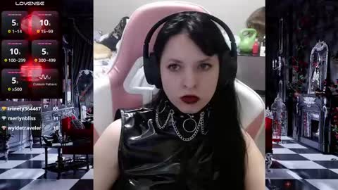   A Goth Chick   online show from December 18, 12:10 am