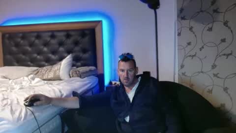 Snapshot of therealkurva4u chatting on October 15, 9:43 am therealkurva4u online show from October 15, 9:43 am