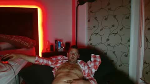 Snapshot of therealkurva4u chatting on October 19, 2:44 pm therealkurva4u online show from October 19, 2:44 pm