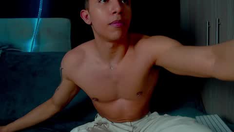 thesaint_xxx online show from September 27, 4:21 am