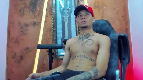 Snapshot of theskinny8inch_ chatting on September 20, 5:43 am theskinny8inch_ online show from September 20, 5:43 am