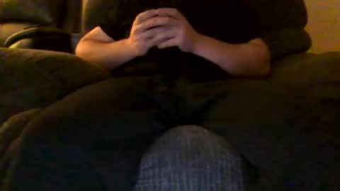 Snapshot of thethril1990 chatting on October 27, 2:33 am Thethrill online show from October 27, 2:33 am