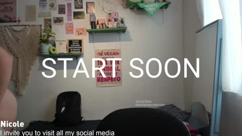 Snapshot of thetropicalseduction chatting on December 30, 8:15 pm Nicole online show from December 30, 8:15 pm