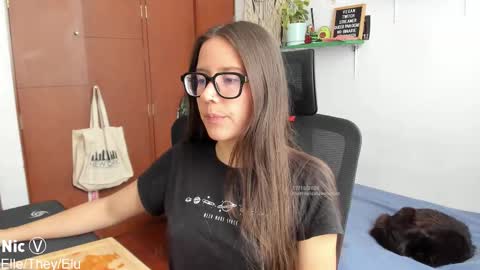 Snapshot of thetropicalseduction chatting on October 17, 3:38 pm Nicole online show from October 17, 3:38 pm