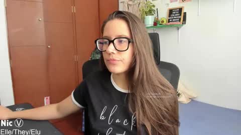 Snapshot of thetropicalseduction chatting on October 10, 3:07 pm Nicole online show from October 10, 3:07 pm