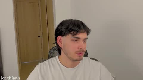 Snapshot of thiaan__ chatting on October 25, 7:36 pm thiaan__ online show from October 25, 7:36 pm