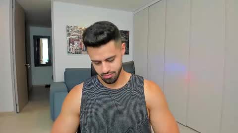 Snapshot of thiago_driussi chatting on March 4, 6:15 am thiago_driussi online show from March 4, 6:15 am