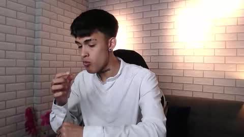 Snapshot of thiago_hard chatting on September 18, 2:48 am Thiago online show from September 18, 2:48 am