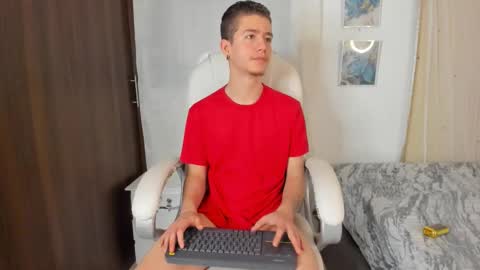 Snapshot of thiago_james69 chatting on October 8, 11:32 pm Manuel online show from October 8, 11:32 pm