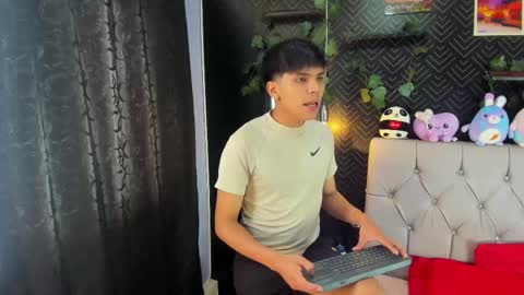 Snapshot of thiago_kozak chatting on September 19, 1:26 pm thiago online show from September 19, 1:26 pm