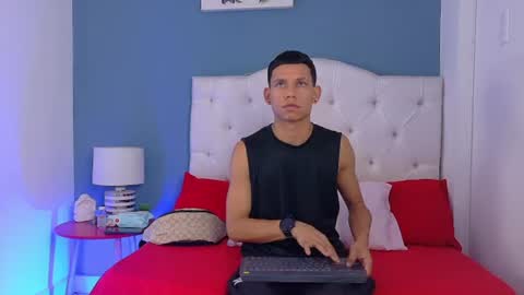 T H I A G O online show from June 20, 7:25 am