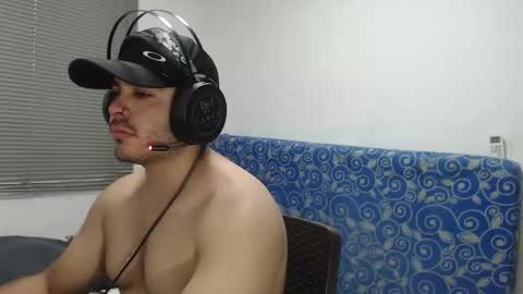 Snapshot of thiagohot_xx chatting on October 24, 7:47 pm Thiago online show from October 24, 7:47 pm