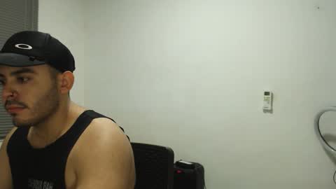 Thiago online show from November 12, 8:22 pm