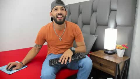 Thia Gomez online show from March 18, 7:09 pm