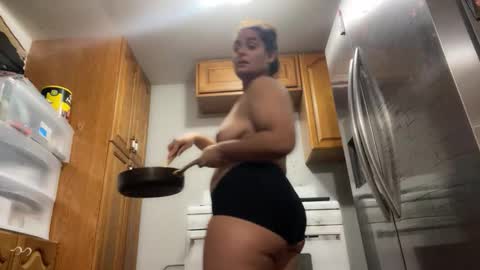 ThatsaGurl online show from December 13, 10:05 pm