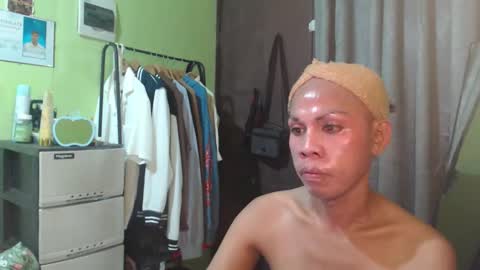 Snapshot of thick_bigcock13 chatting on October 10, 10:54 am gil online show from October 10, 10:54 am