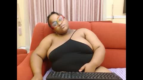 Snapshot of thickjuicyxxx chatting on October 12, 11:06 pm thickjuicyxxx online show from October 12, 11:06 pm