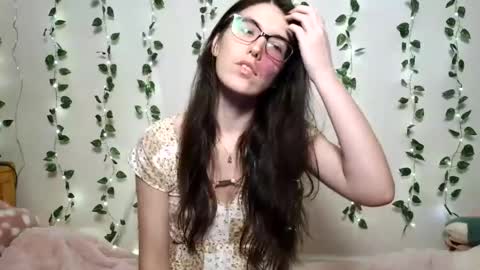 thistlefernsby online show from August 10, 2:16 am