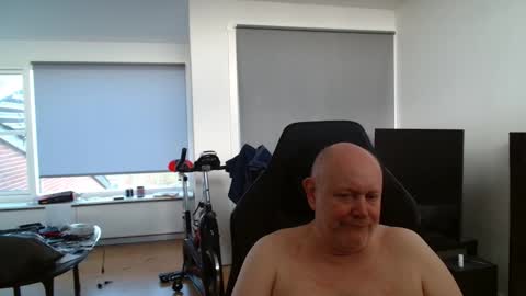 thomas315627 online show from May 5, 6:19 am