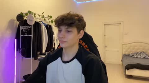 Thomas Hill online show from October 31, 7:47 pm