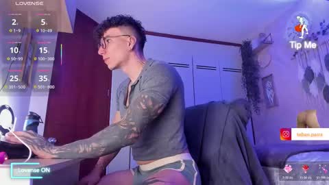 Snapshot of thomas_fuckboy chatting on October 20, 11:04 am Thomas Grey online show from October 20, 11:04 am