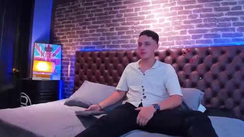 ---Thomas--- online show from February 15, 4:03 am