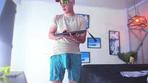 ---Thomas--- online show from February 19, 10:23 am