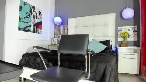 ---Thomas--- online show from March 8, 4:01 am