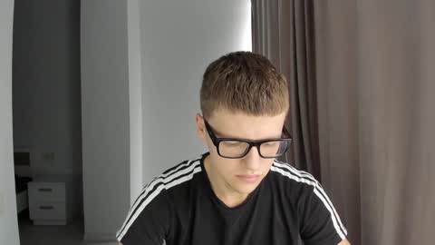 Tomas online show from December 4, 8:06 am