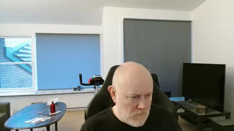 thomash32 online show from October 24, 6:25 am