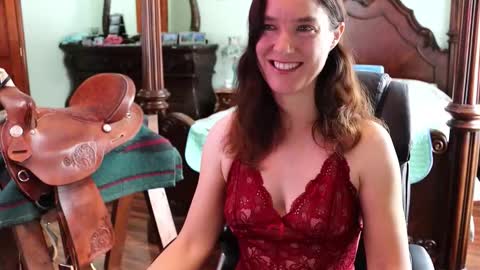 ThornburyRose online show from February 7, 6:55 pm