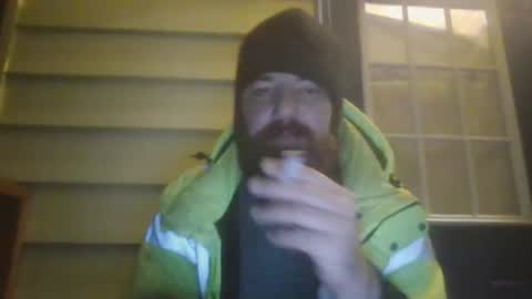 Snapshot of thunderjacker chatting on October 19, 5:01 am The Pen is Mightier than Sword online show from October 19, 5:01 am