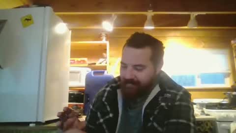 Snapshot of thunderjacker chatting on September 24, 3:35 am The Pen is Mightier than Sword online show from September 24, 3:35 am