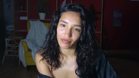 tia_j online show from October 28, 7:04 pm