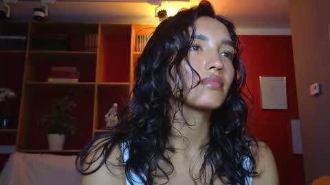 tia_j online show from October 25, 5:02 pm