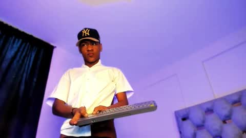 Snapshot of tiago_xxx_ chatting on October 6, 10:38 pm tiago_xxx_ online show from October 6, 10:38 pm