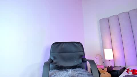 Snapshot of tiana_cinnamon chatting on December 29, 6:27 pm TIANA online show from December 29, 6:27 pm