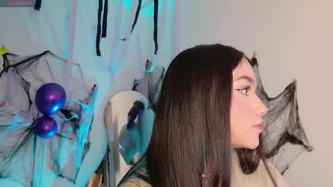 Tiana Le online show from October 31, 12:00 am