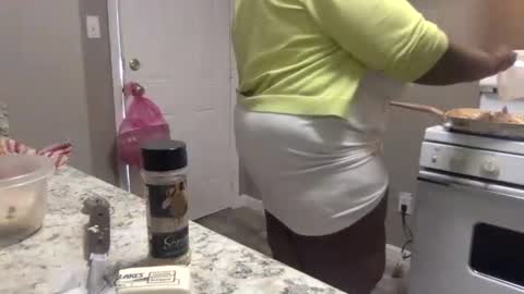 Snapshot of tierrahenri chatting on January 24, 9:04 pm Tierra Henri online show from January 24, 9:04 pm